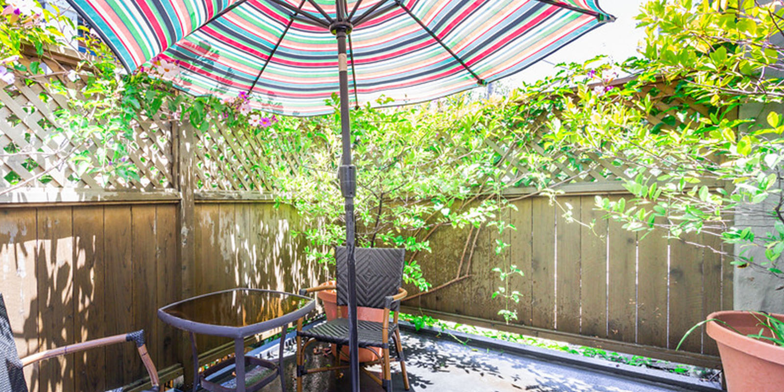 UNWIND AND ENJOY THE TRANQUIL SETTING OF A PRIVATE GARDEN PATIO