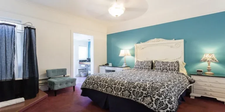 Honeymoon Room